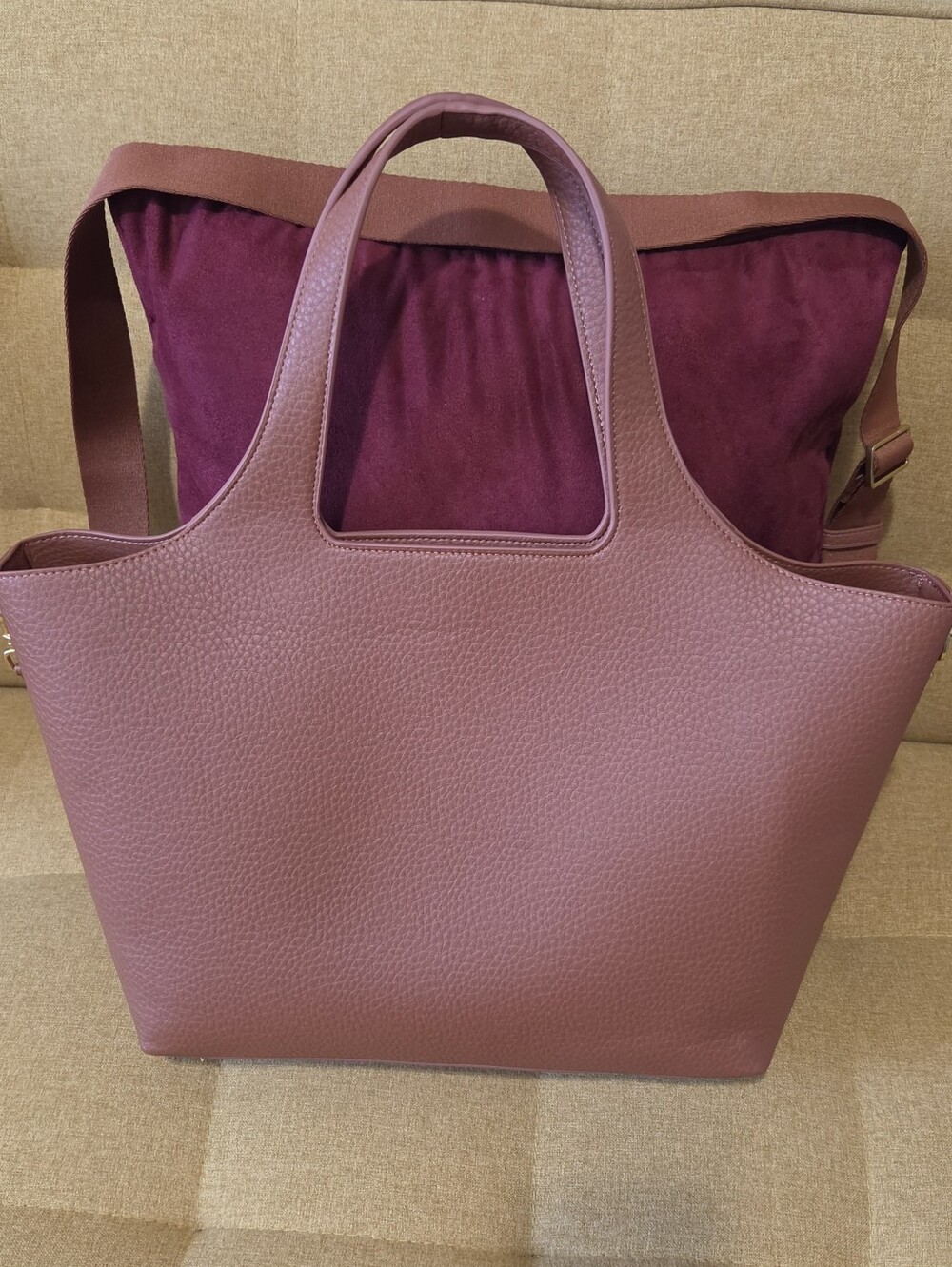 AMAZON ESSENTIALS Women's Tote Bag Leather Carryall
